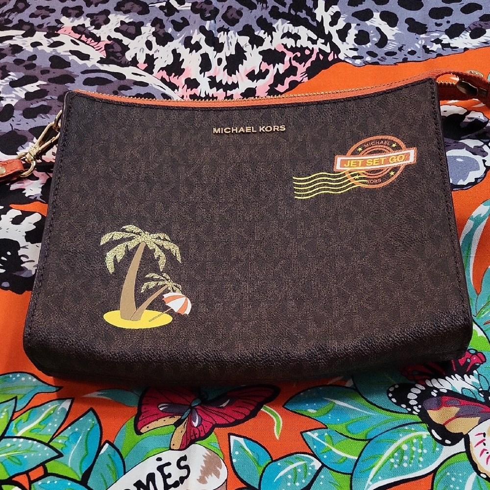 MICHAEL KORS Jet Set Go Signature Brown Zip Clutch Wristlet
